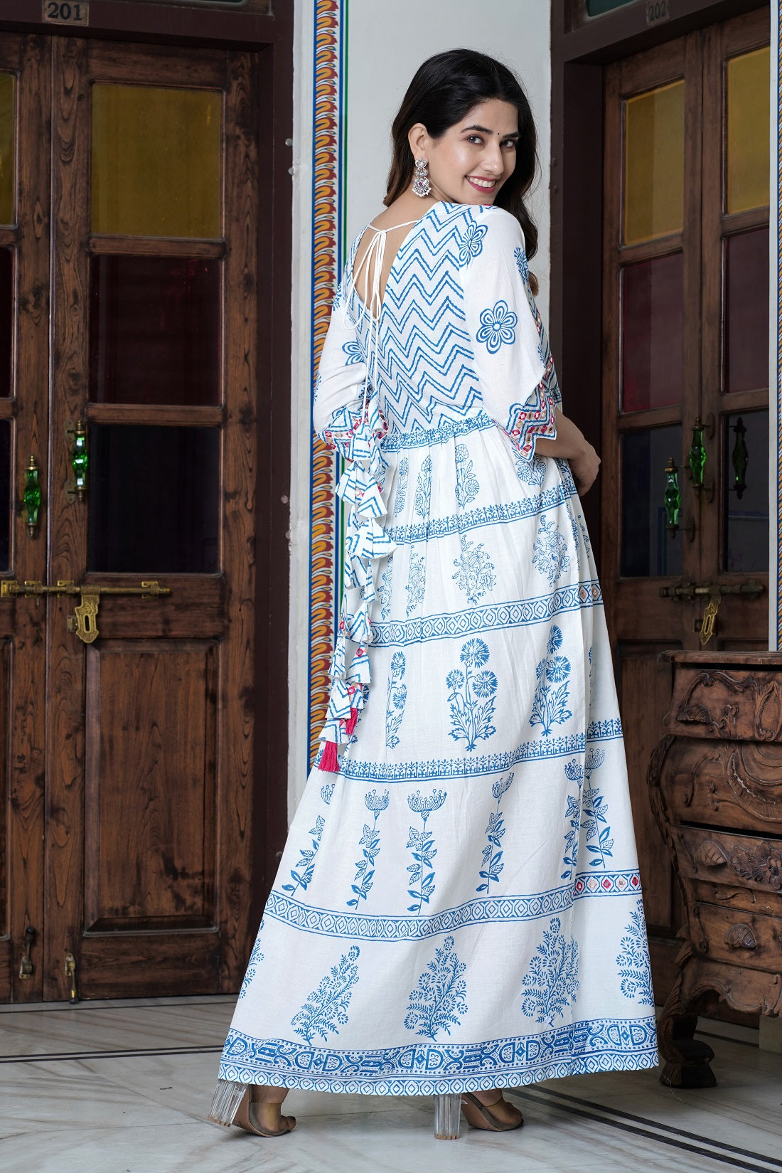 Stunning Indian Dresses Online | Shop Indian Ethnic Wear | Like A Diva |  Royal blue pants, Fashion pants, Blue colour suit